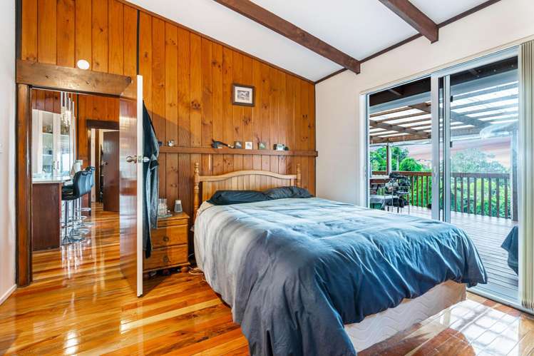 894 West Coast Road Waiatarua_11