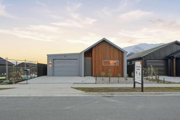 42 Burdon Loop Lake Hawea_3