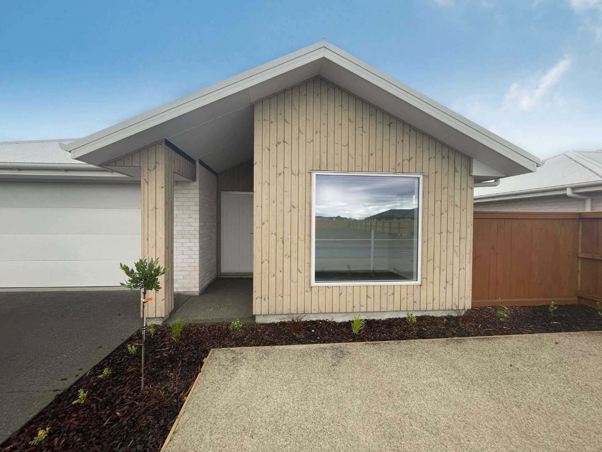 8 Muldowney Drive 11103_0