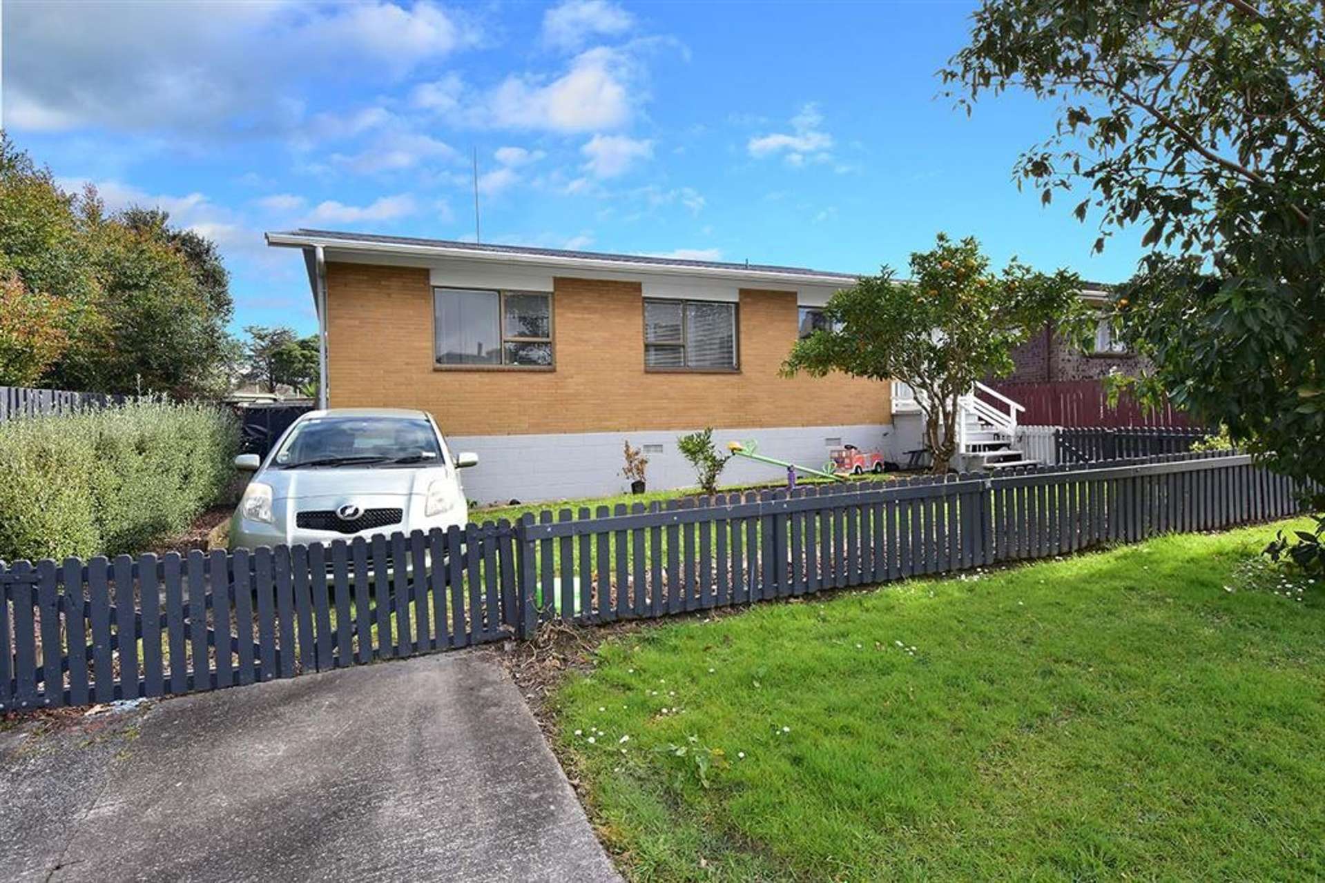 1/9 Thorburn Avenue Red Beach_0