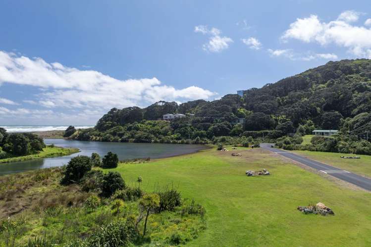 12 Seaview Road Piha_16