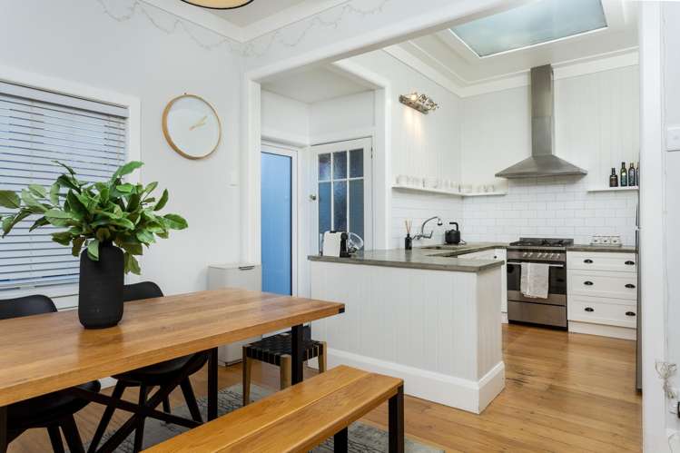 313 Royal Road Massey_12