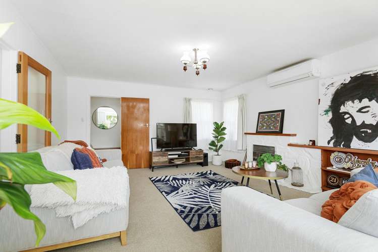 64 Larsen Crescent Tawa_6