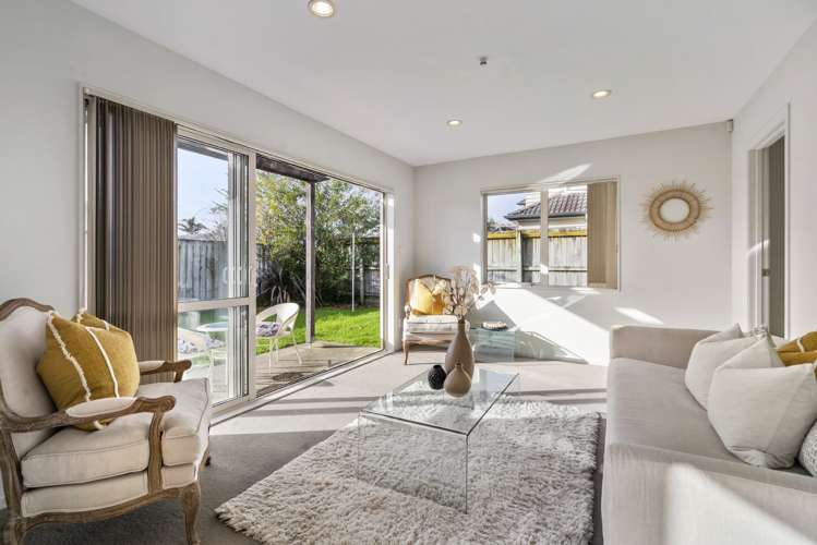 15 Bordeaux Parade Te Atatu South_7