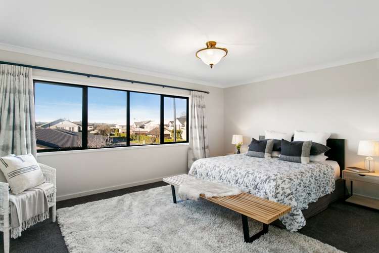 8 Chateau Crescent Rangatira Park_12