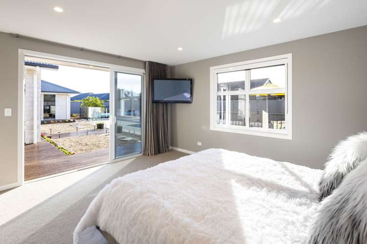 85 Alan Livingston Drive Cambridge_16