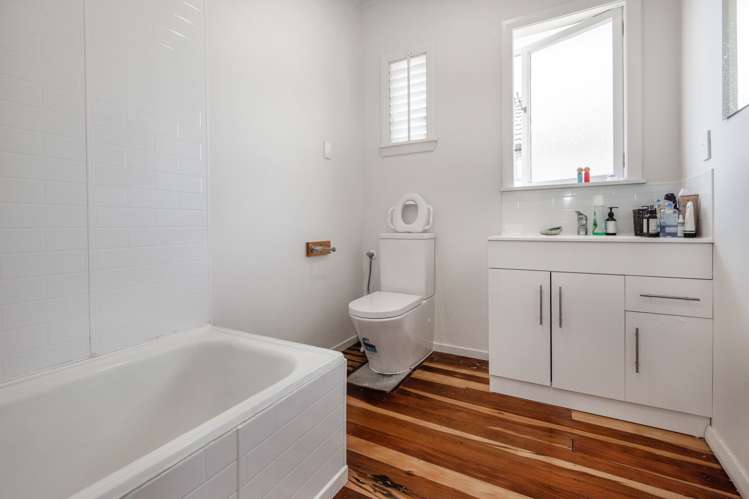 1003 Oliphant Road Raureka_4