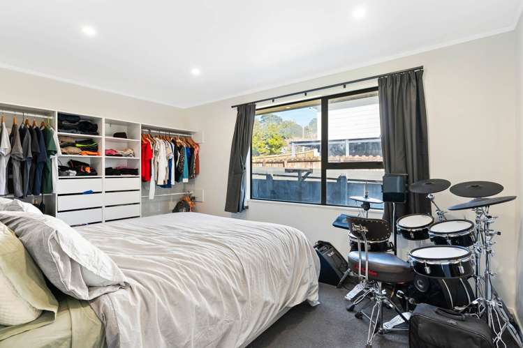 26 Maywood Crescent Glen Eden_13
