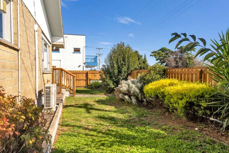 1/4 Maitland Avenue Stoke_4