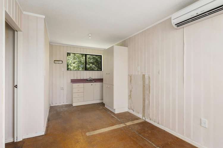 16 Penguin Grove Waitangirua_12