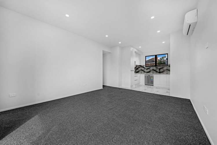 2/8 Friesian Drive Mangere_5
