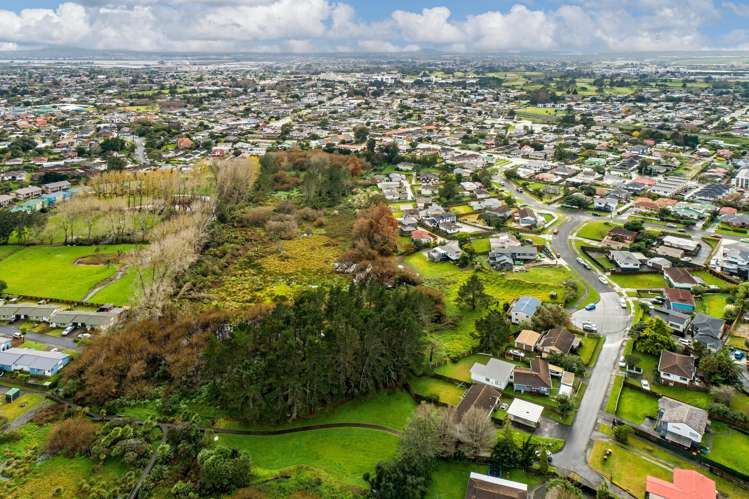 110 Station Road and 18 Phoenix Place Papatoetoe South_3