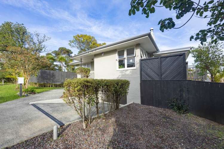 2 Deane Avenue Titirangi_18