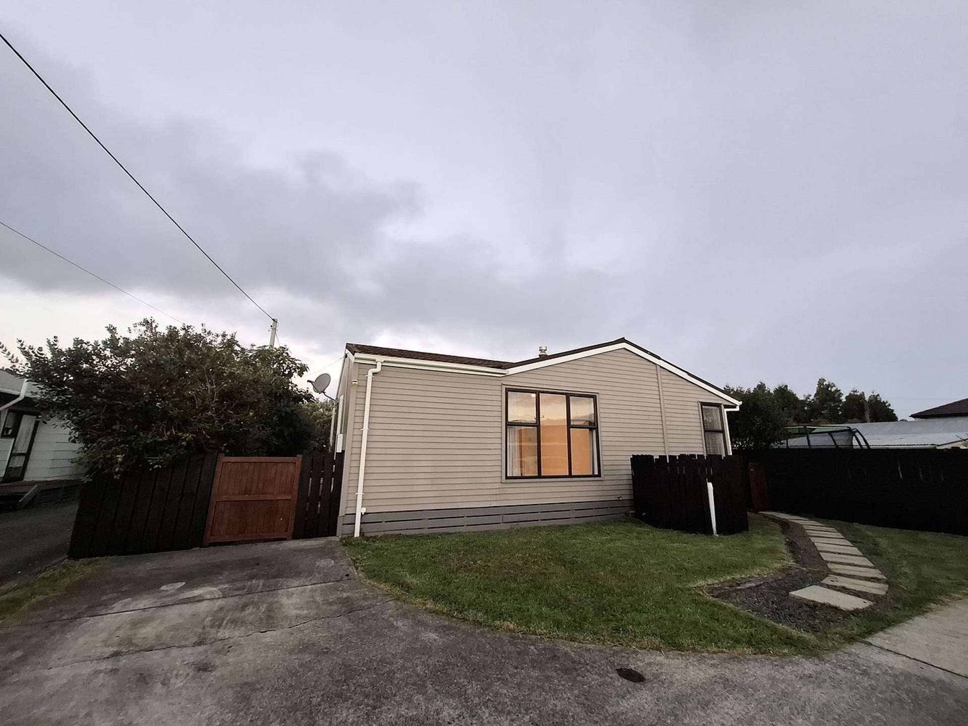 22A Kirrie Avenue Te Atatu South_0