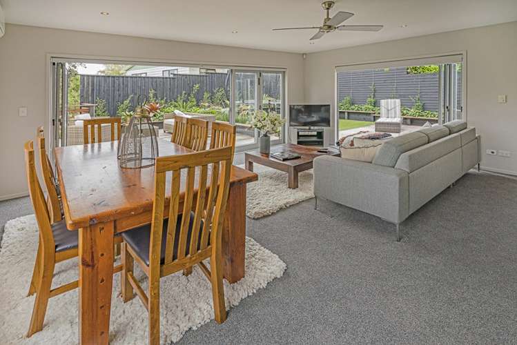 20a Oliver Twist Avenue Mellons Bay_8