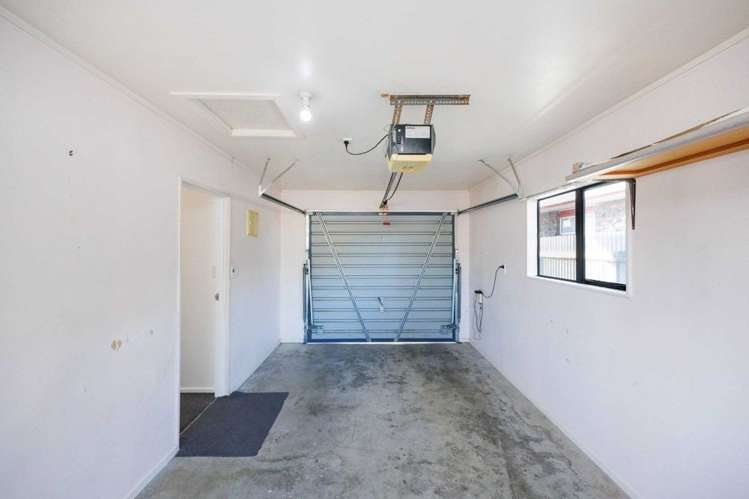 2 Pinedale Parade Milson_10