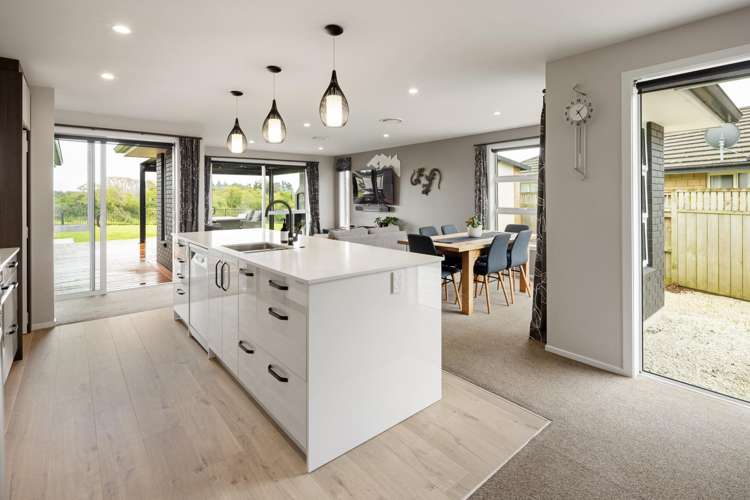 15 Hyatt Close Leamington_10