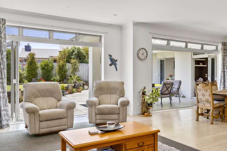 25 Magnolia Rise Waipahihi_10