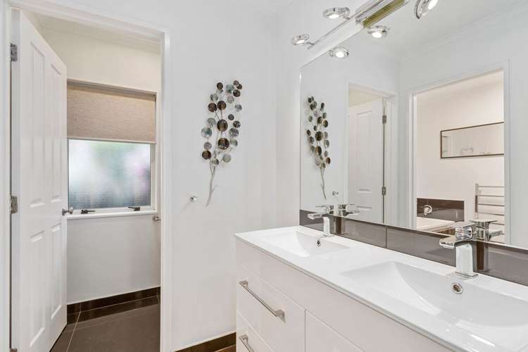 65 Travis Country Drive Burwood_18