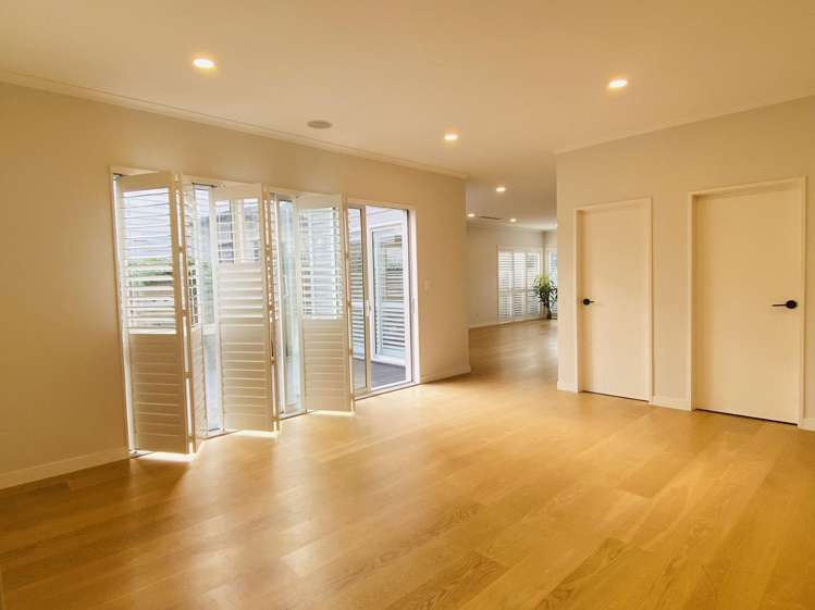 21 Hangar Lane 11428_4