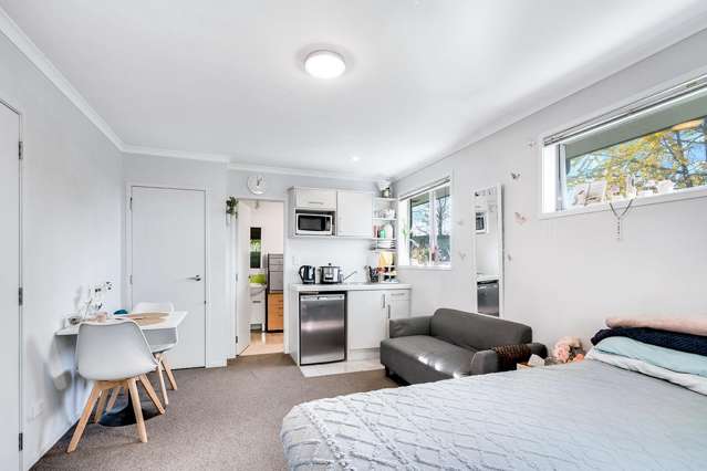 B/8/30 Hunter Street 500063_2