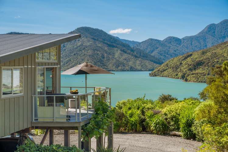 784a Queen Charlotte Drive_3