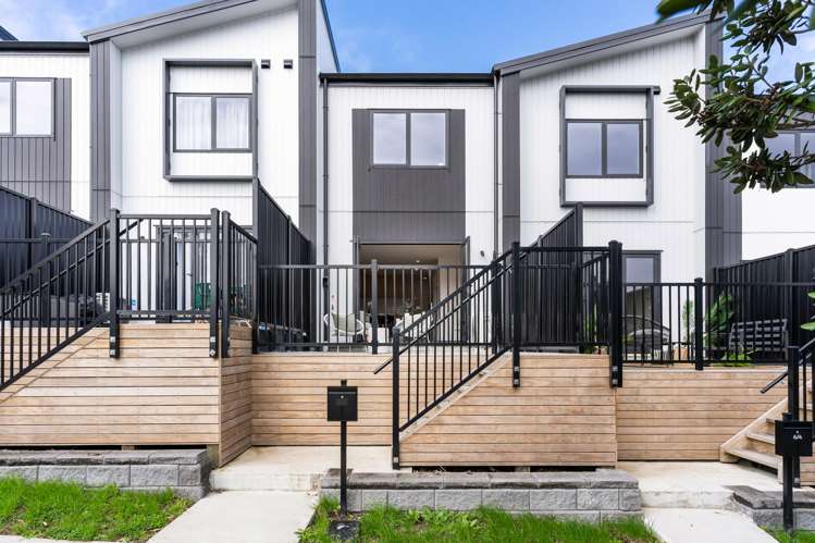2/4 Ngaroma House Drive_0