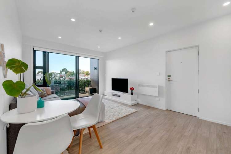 Hinaki Street Pt England_2