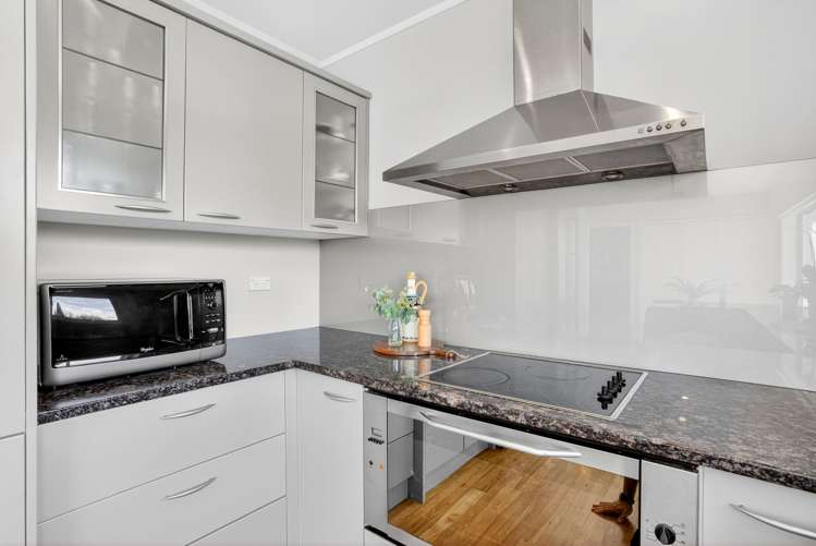 27 Gulf Crest Bucklands Beach_16