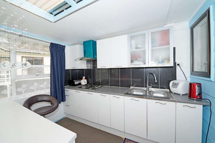 132 Solar Road Glen Eden_10