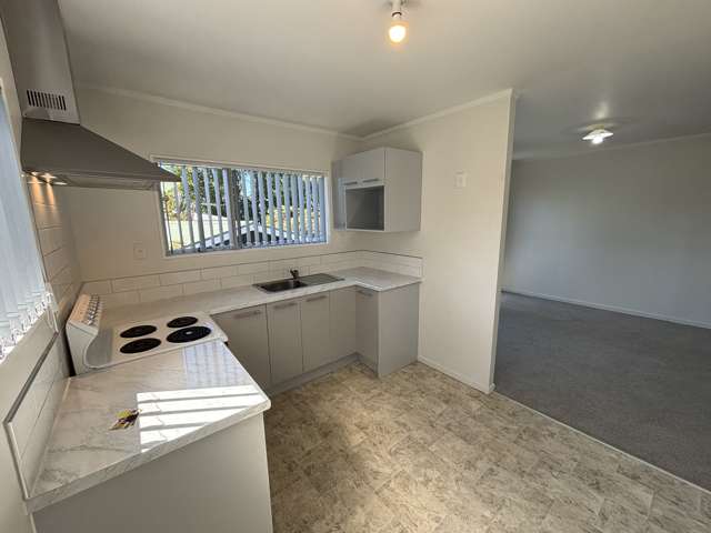83 Cron Avenue Te Atatu South_4