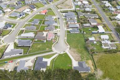 14 Rayner Lane_3