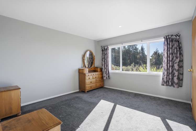 27 Tui Crescent Waiatarua_30