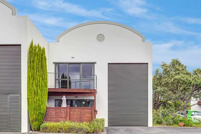 STUDIO WAREHOUSE - CORNER UNIT