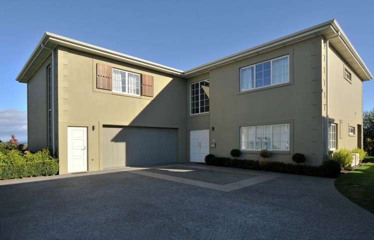 12 Chateau Crescent Rangatira Park_7