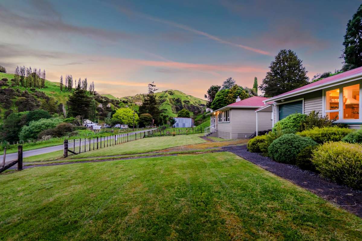 48A-B Whangamomona Road_1