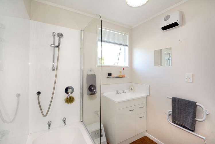 16 Kennard Crescent Karitane_17