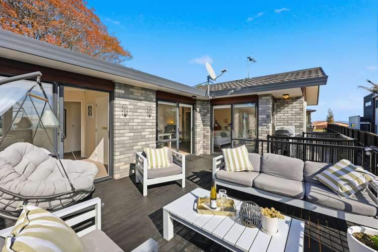 2/102 Sandspit Road_1