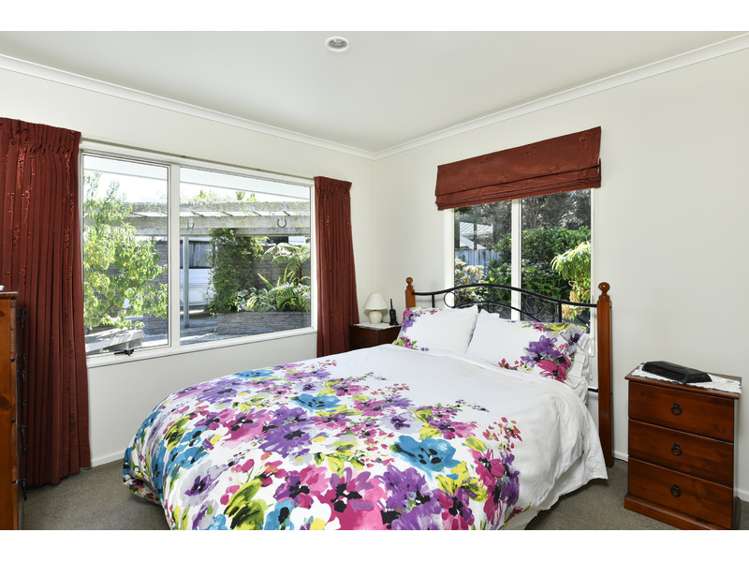 54 Aldinga Avenue Stoke_12