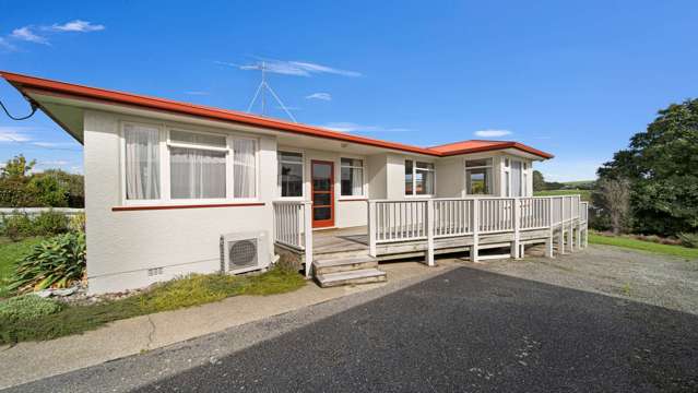 Relaxed Rural Living with Views!