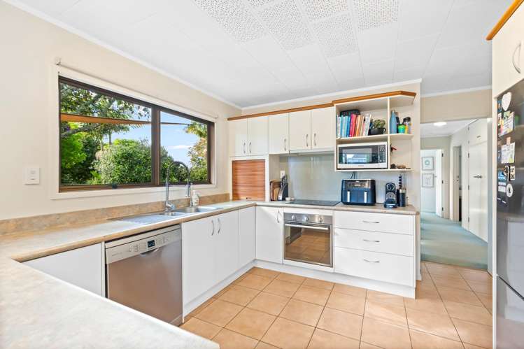 6 Fairway Drive Te Kamo_10