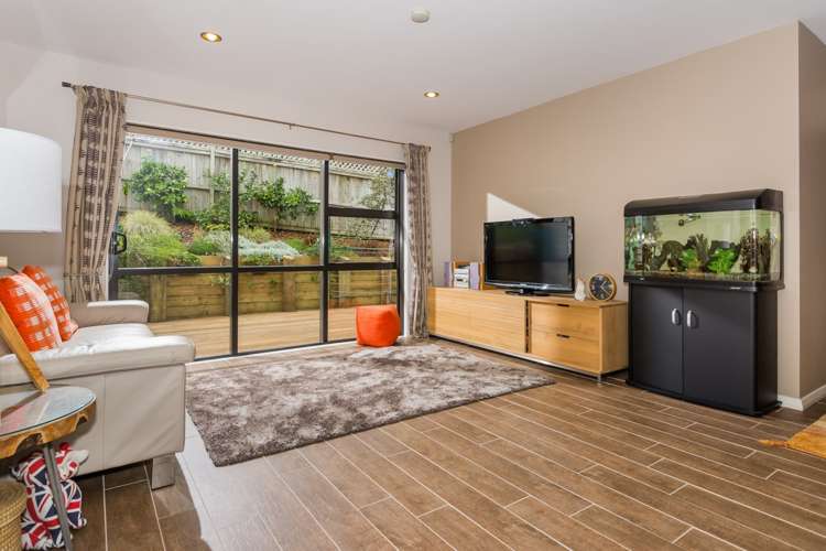 13 Fernbank Lane Greenhithe_9