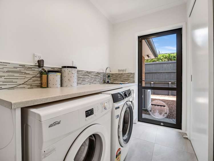 8 Farleigh Close Huntington_27