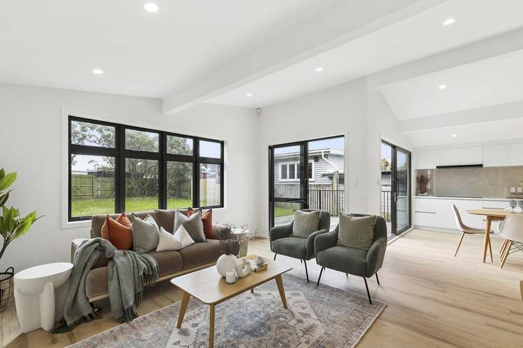 124 Apu Crescent Lyall Bay_2
