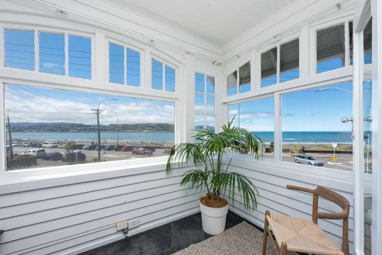 212 Queens Drive Lyall Bay_1