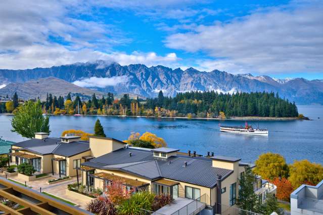 Live the Lakefront Lifestyle