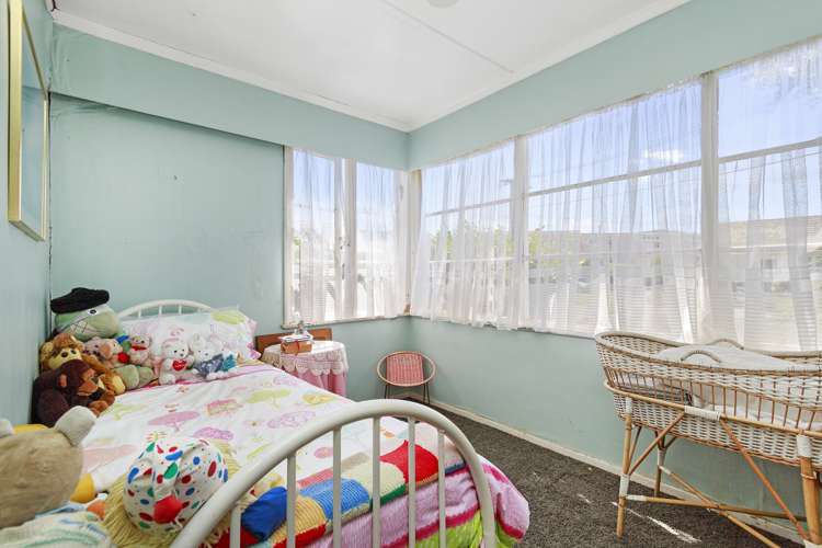 2 Burke Grove Naenae_5