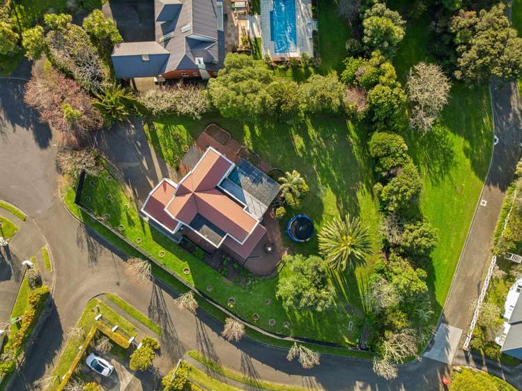 16 Almond Grove Greenhithe_1