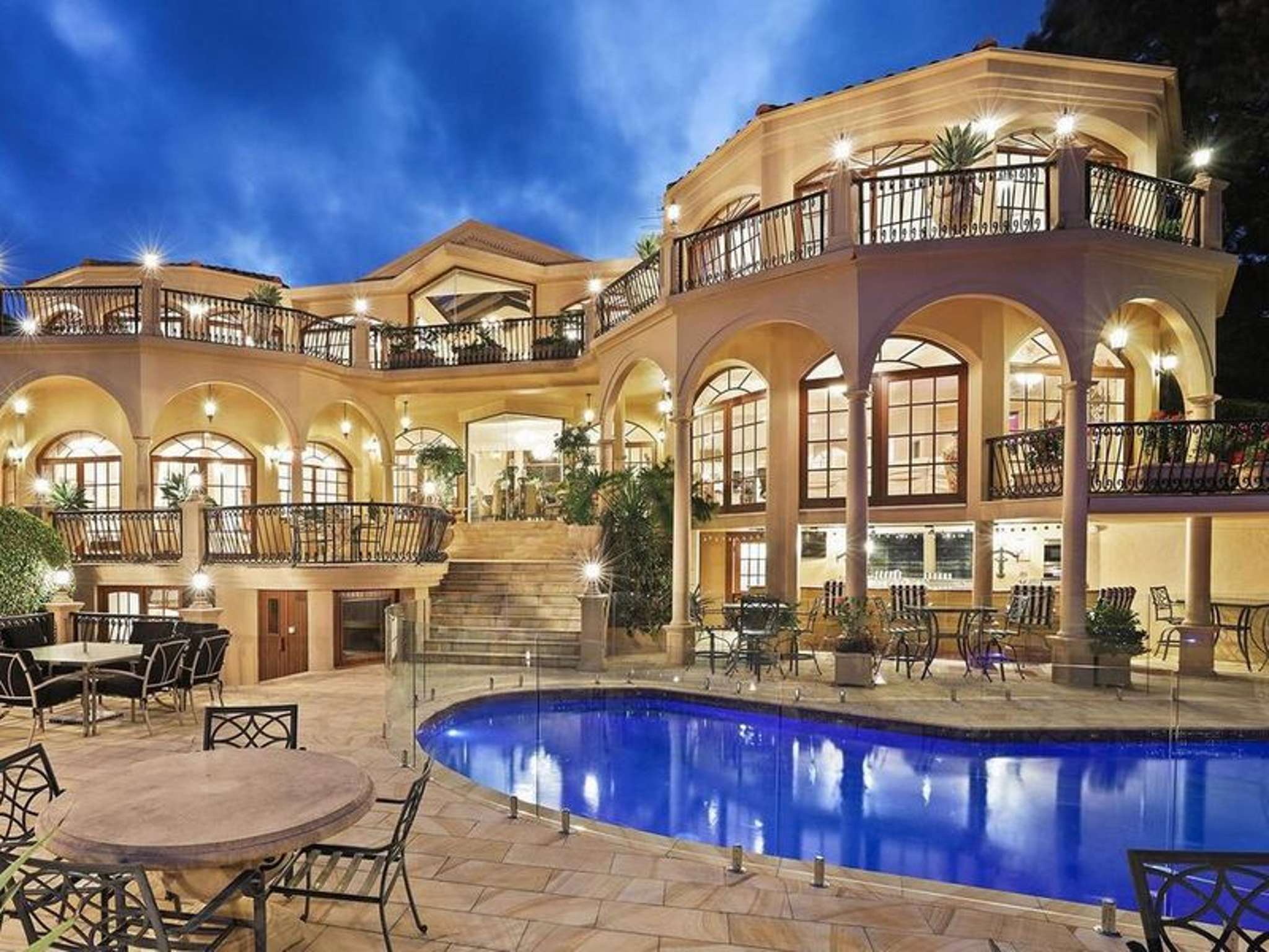 Bachelor star looking for a new hook-up