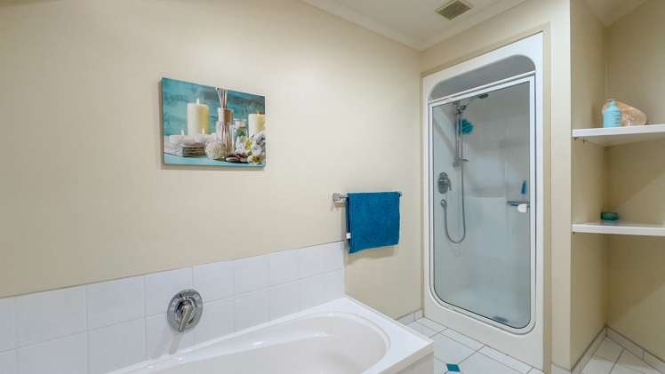 19 Crown Reef Pauanui_16